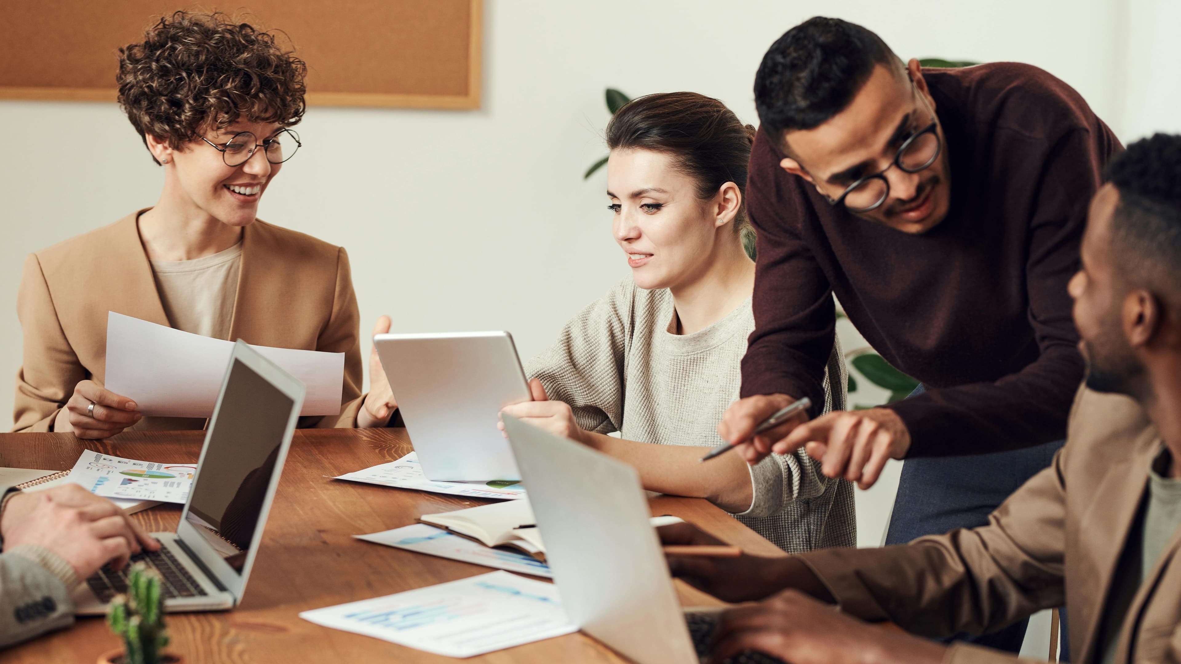 The Manager Who Speaks Two Languages: The Invisible Key to Successful Projects