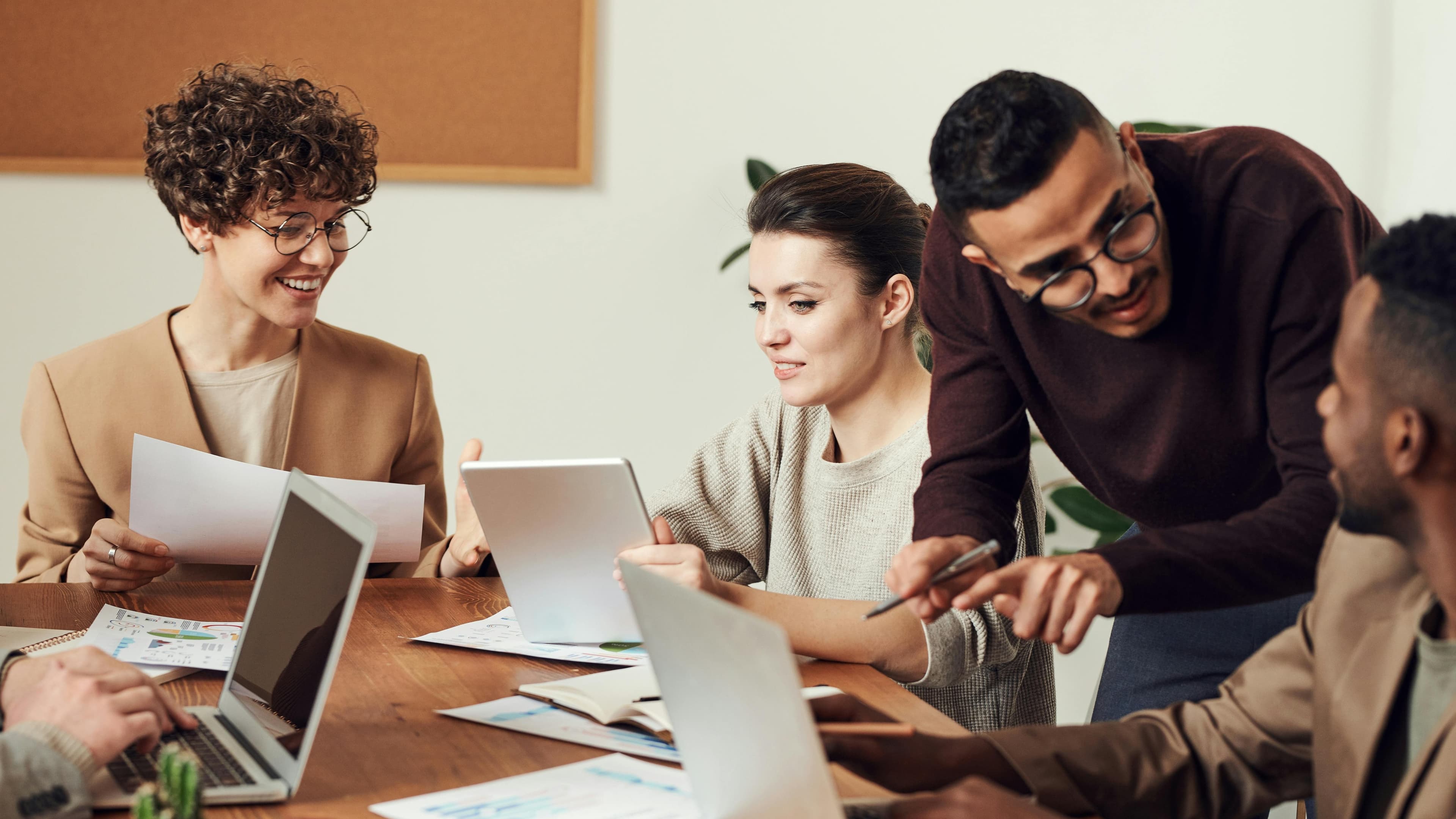 Il manager che parla due linguaggi: la chiave invisibile dei progetti di successo